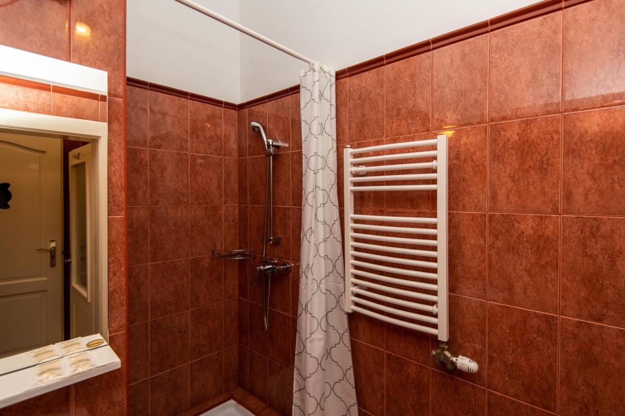 Fenyes Vinorium Bed & Breakfast Sopron Luaran gambar