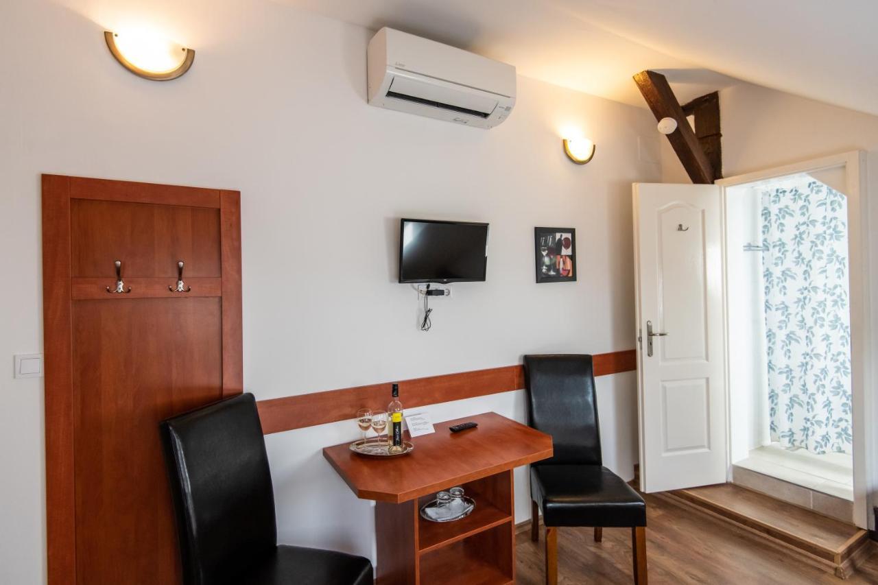 Fenyes Vinorium Bed & Breakfast Sopron Luaran gambar