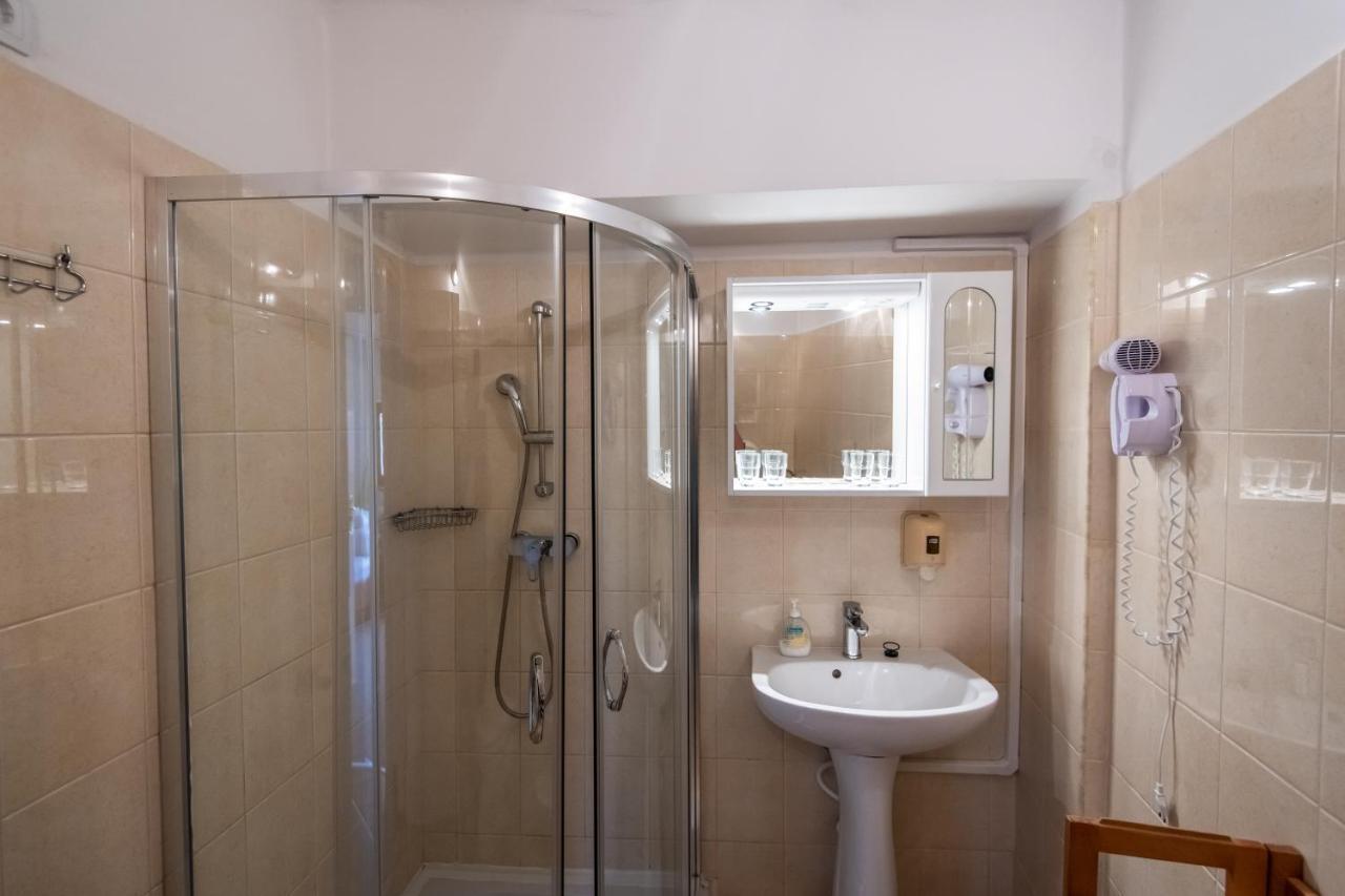 Fenyes Vinorium Bed & Breakfast Sopron Luaran gambar