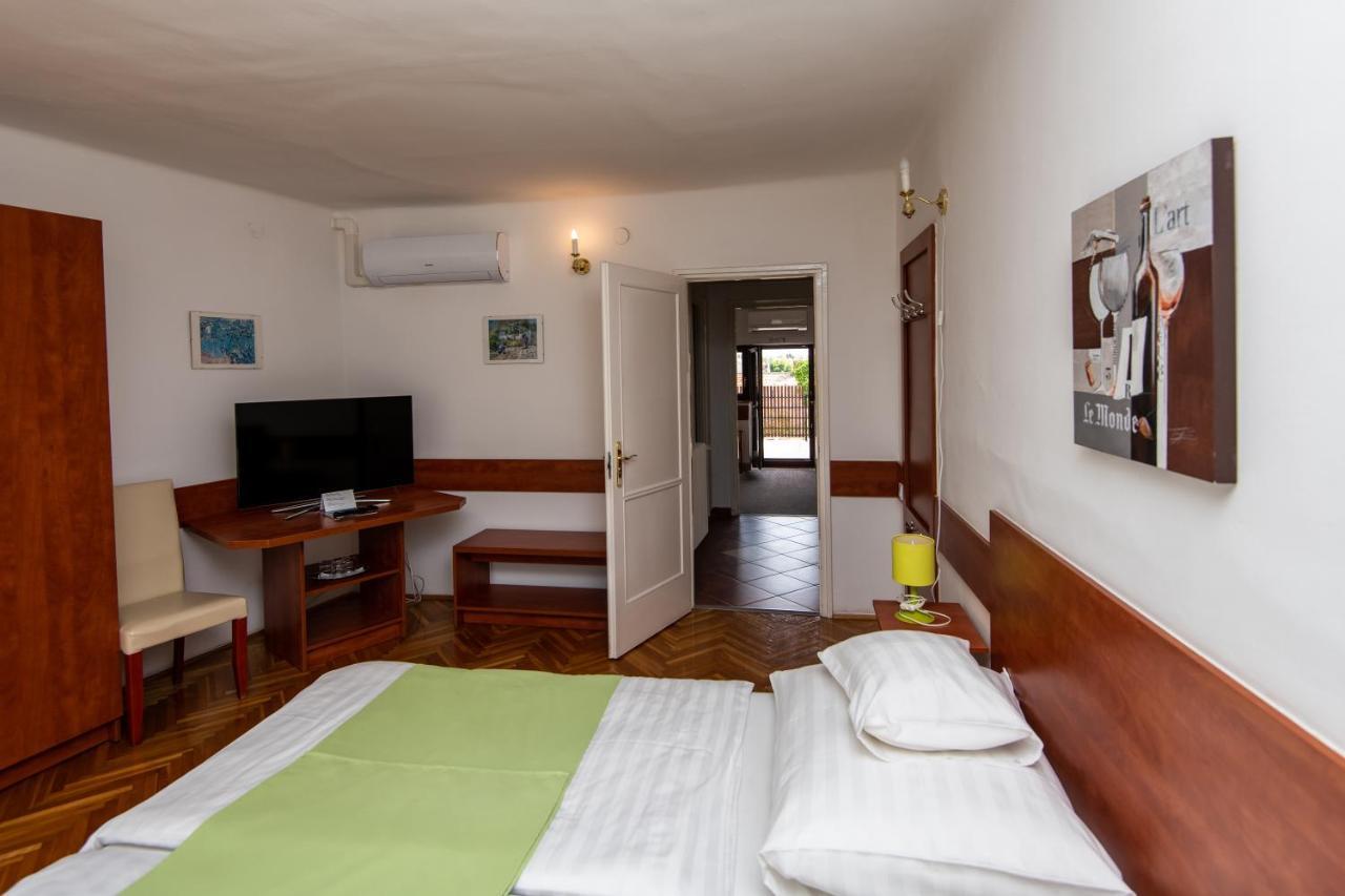 Fenyes Vinorium Bed & Breakfast Sopron Luaran gambar