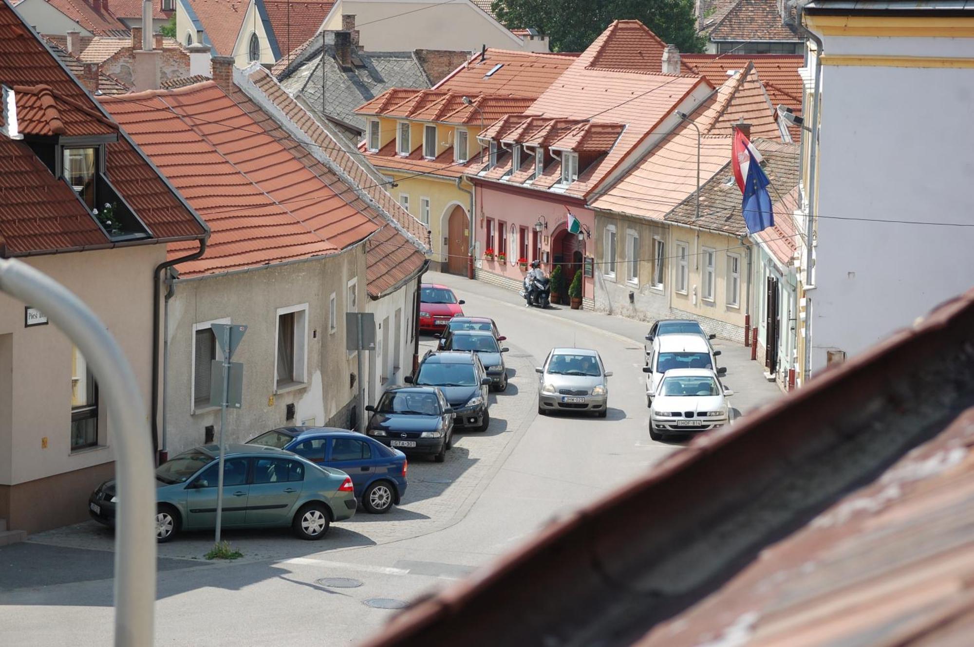 Fenyes Vinorium Bed & Breakfast Sopron Luaran gambar